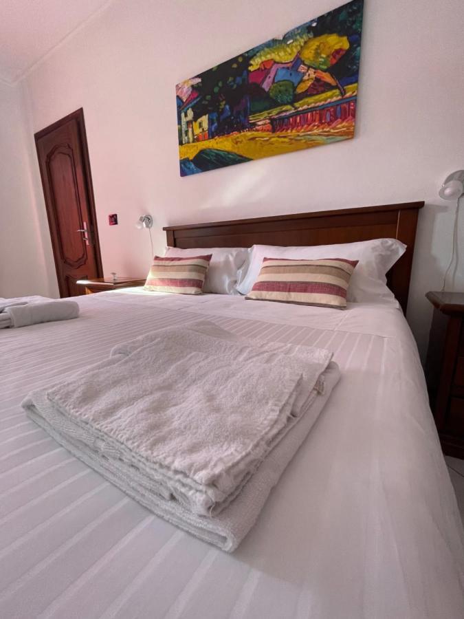 Al Laghetto La Morra Bed and Breakfast Εξωτερικό φωτογραφία